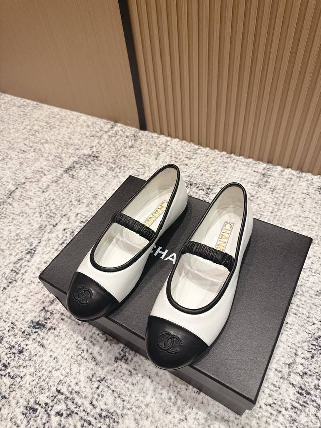 Top version: #SuedeChanel's new elastic Mary Jane is so pretty! I never get tire