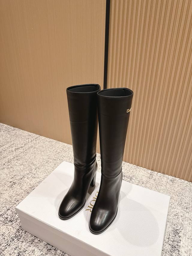 Comes with official website box. Dior 25Ss new autumn/winter retro block-heeled