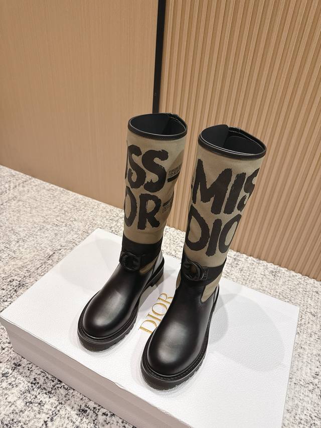 Comes with official website airplane box. Dior 25Ss new fall/winter fabric knig