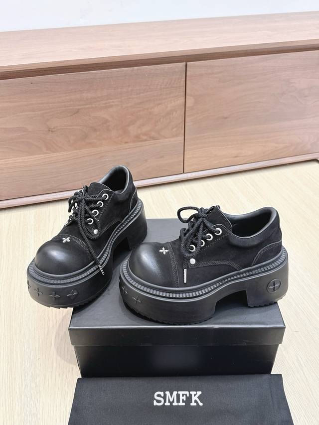 Smfk's latest lace-up thick-soled casual shoes are minimalist and can be paired