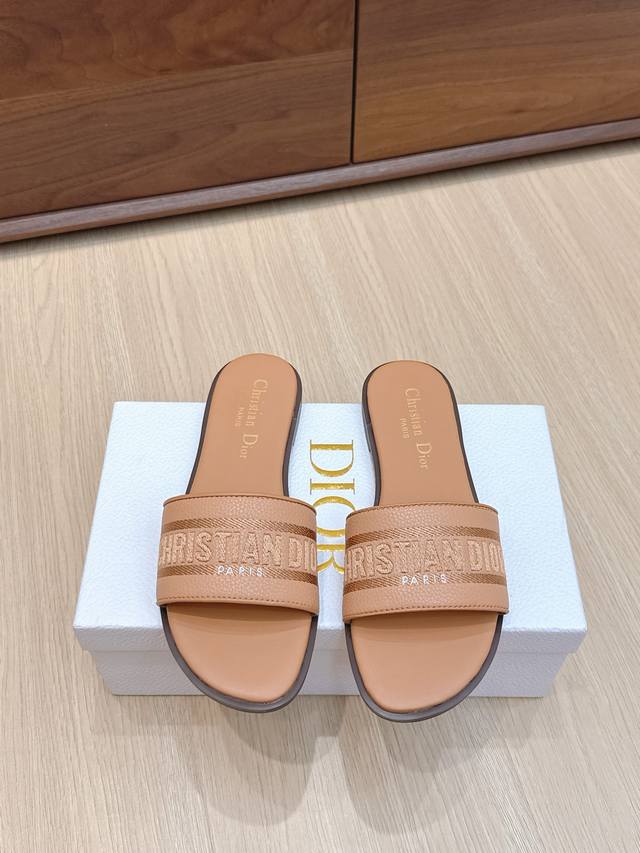 Shopping level # Dior spring and summer new upgraded embroidered slippers, this
