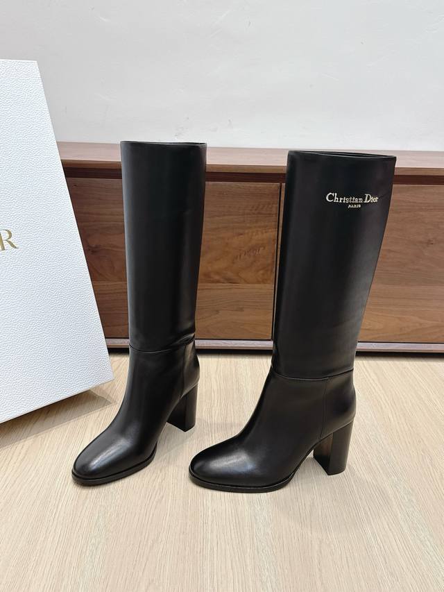 Shopping-level #Dior's new knight high-heeled boots. These heeled boots are a ne