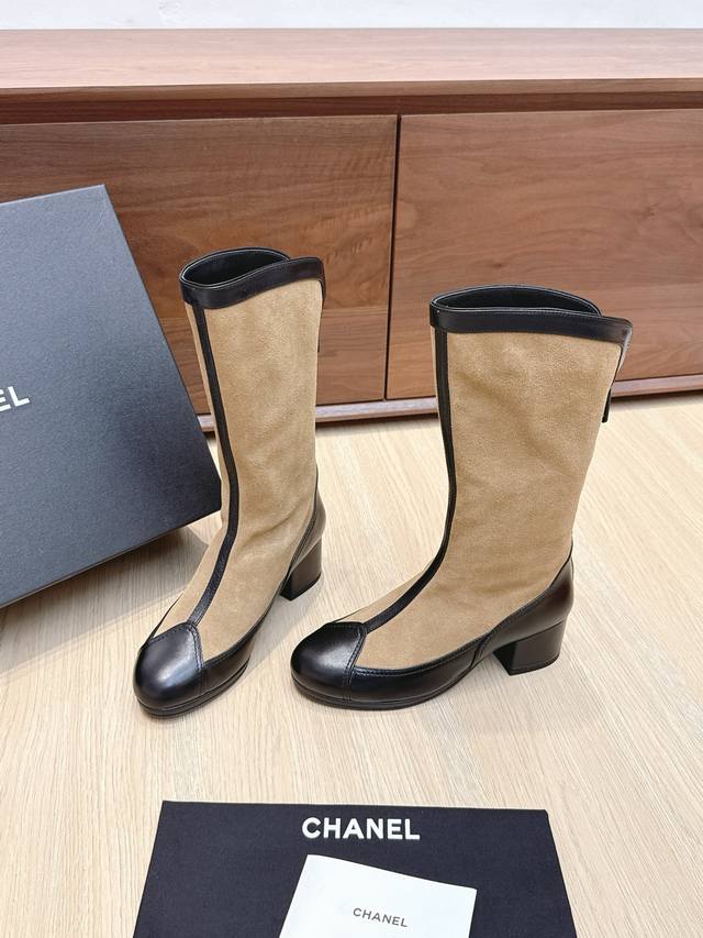 Purchasing-level Chanel * Chanel's new autumn and winter lettered knight boots.