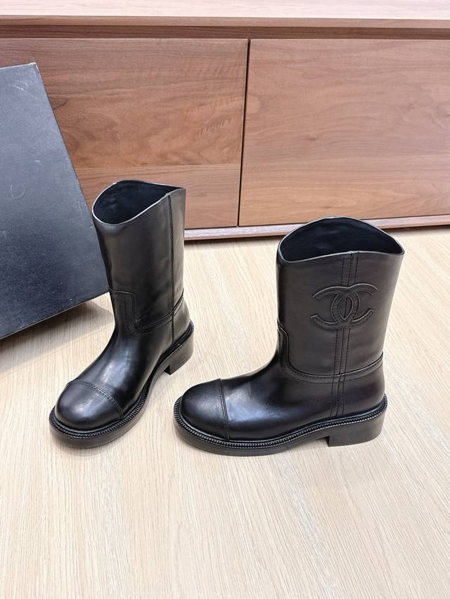 Chanel* New Fall/Winter Style These knight boots are truly the epitome of cool a