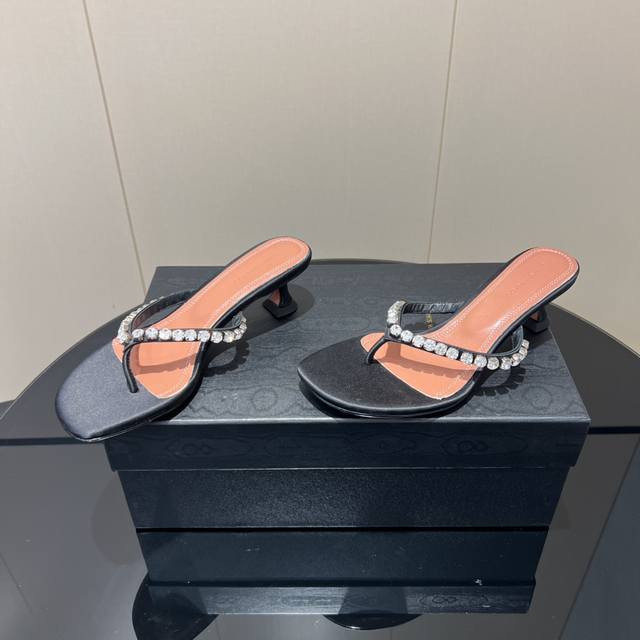 Factory: Exclusive, premium edition & Amina 25Vs, the latest hot-selling sandal