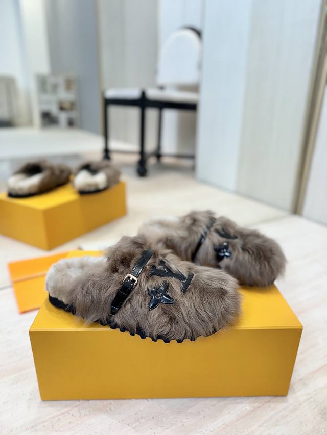 Factory Price: Top-tier version Louis *Uiton 2025S new lambswool home slippers