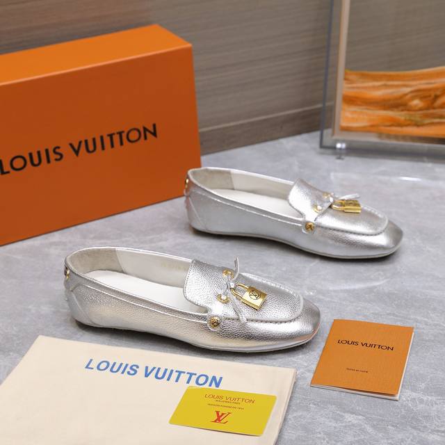 High-end edition # Louis Vuitton flat loafers, crafted from premium cowhide. Li