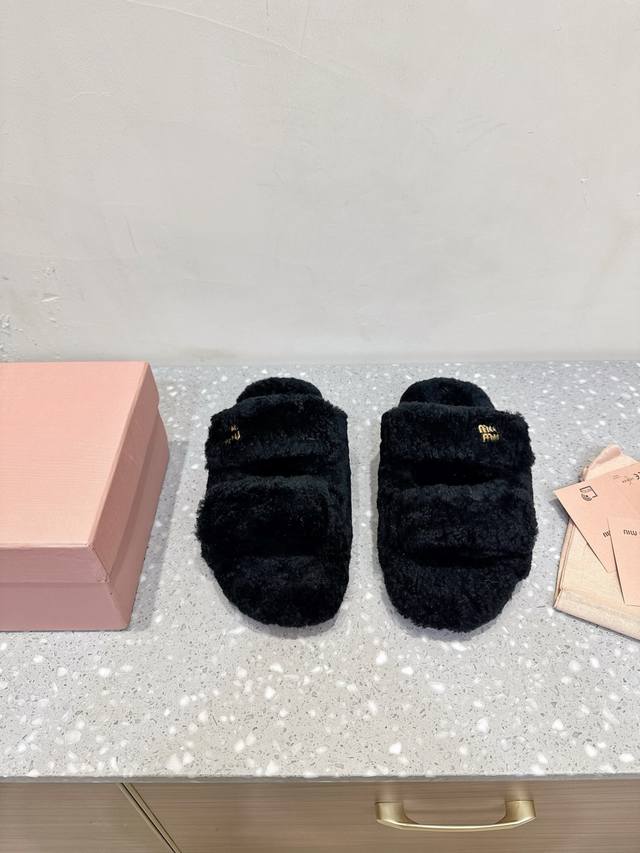 Miu Miu 25Ss Fall/Winter New Velcro Fur SlippersA versatile and fashionable fall