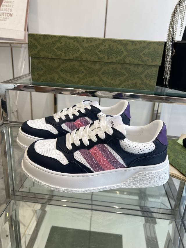 Men's and Women's 400 Gucci new white sneakers are incredibly stylish and comfor