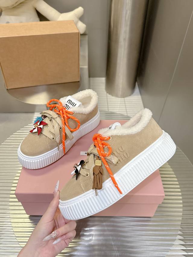 Miu Miu Lined #Miu Miu's new autumn/winter thick-soled casual white shoes, these