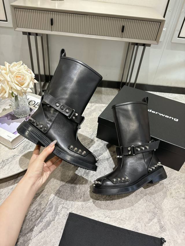 Cowhide lining, 2025 autumn and winter new Aw King rivet leather buckle boots M