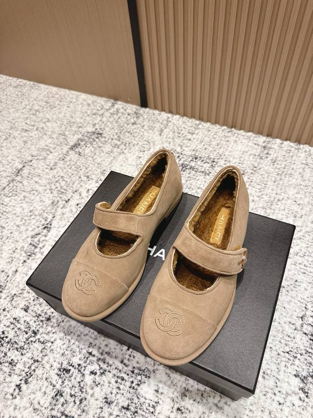 Top version: Chanel's new autumn and winter wool Mary Jane flats DDD. I was attr