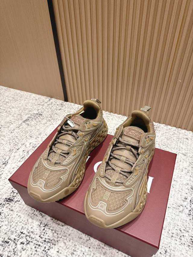 Top version: Men's Gucci's latest Cub3D series thick-soled casual sneakers, dad