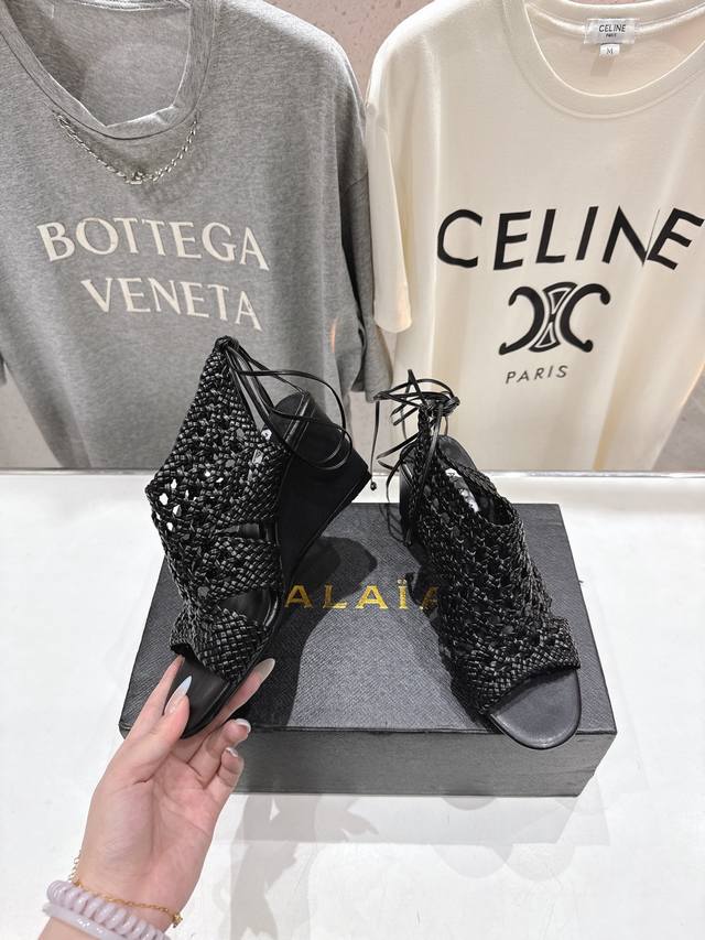 High version factory Exclusive new product Alaia Alaia 25Ss catwalk style thick