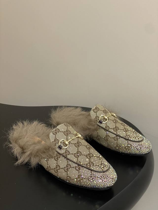 Diamond Surface - 2025 Early Fall New Colorway: Gucci Princetown Classic Wool S