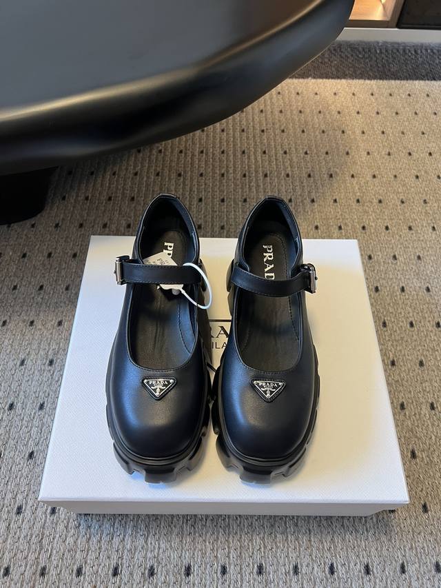 Prad* Prada's new 25Ss thick-soled Mary Jane shoes (DDD) are retro, stylish, and