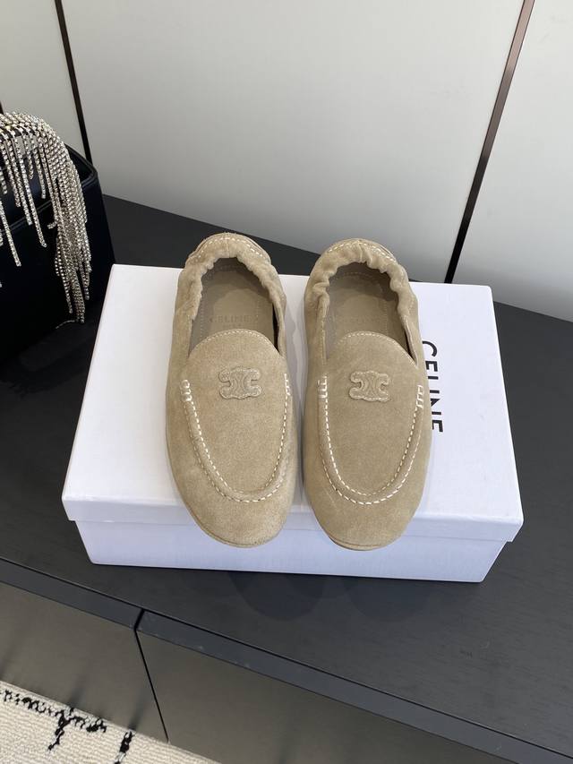 Celine 25Ss new slip-on super comfortable loafers DDD. A pair of Celine loafers