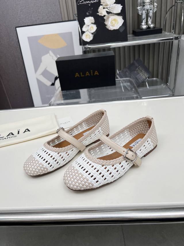 Alaia Alaia's new woven hollow single shoes for women are easy to wear and match