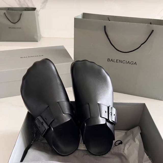 Today's new arrival: Balenciaga Mules, Review: Cool! These five-finger, closed-