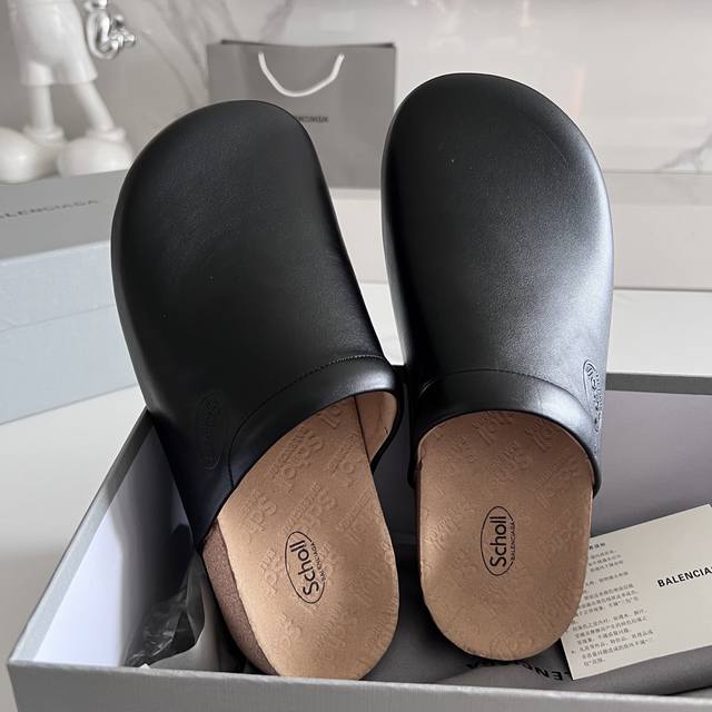 Today's new style: P Balenciaga Birkenstock half-slippers. Men's size 39-45 A m