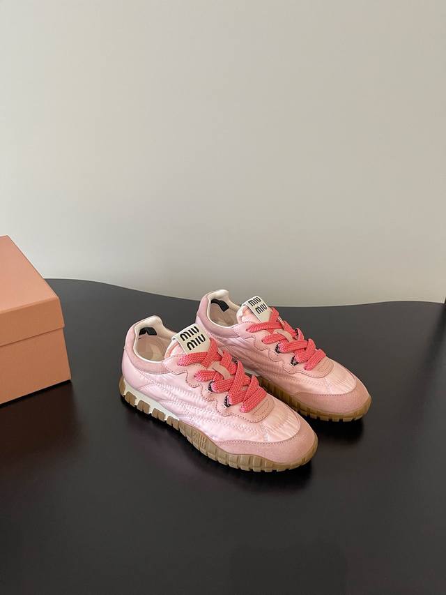 Accessories 10, airplane box 10 Miumiu's latest color biscuit sole retro fashio