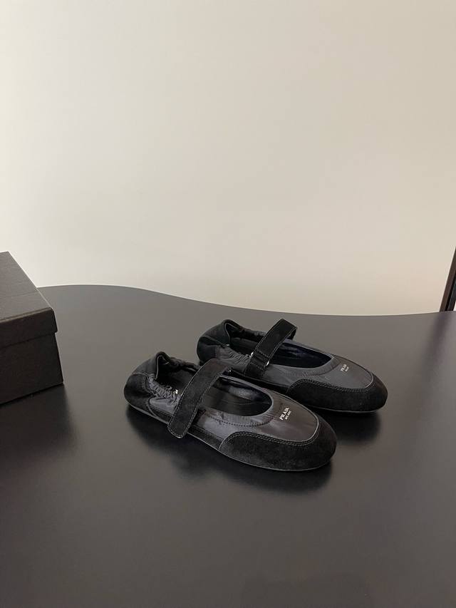 Prada's new women's shoes, spliced Mary Jane shoes Prada adheres to the design c