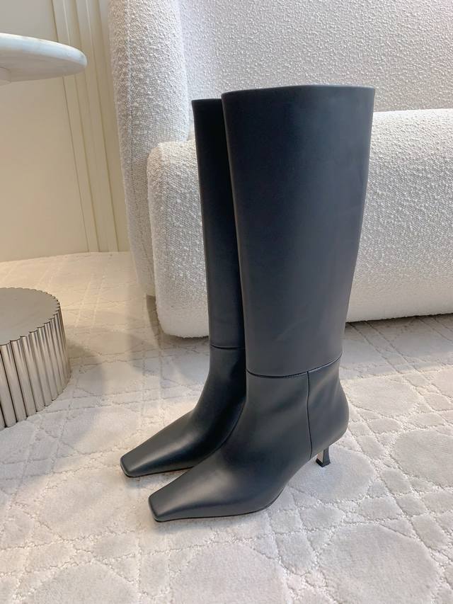 Proenz* Schouler's new black long boots are made of exquisitely selected leather
