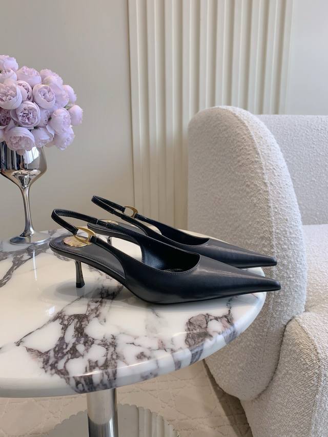 Saint Lauren* YSL Yang Shulin's new kitten heel pointed toe slingback shoes. Bea