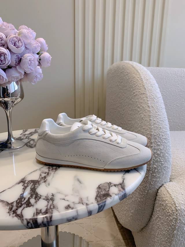 Unisex Alo Sunset 2025 | New shoes. Supermodels have a pair of shoes, and they'