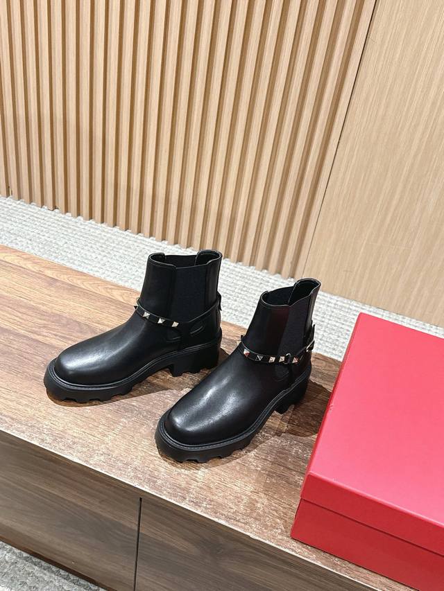 Valentino Classic Riveted Martin Boots Made in Dongguan On the chilly winter str