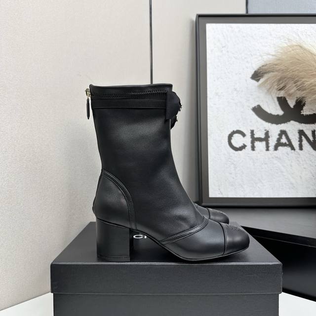 2025 Chanel ankle boots, a must-have for this autumn and winter season!! Chanel'