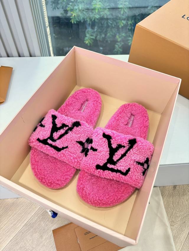 G122 Louis Vuitt LV Fur Slippers Limited Edition Home & Hotel Fur Slippers Made