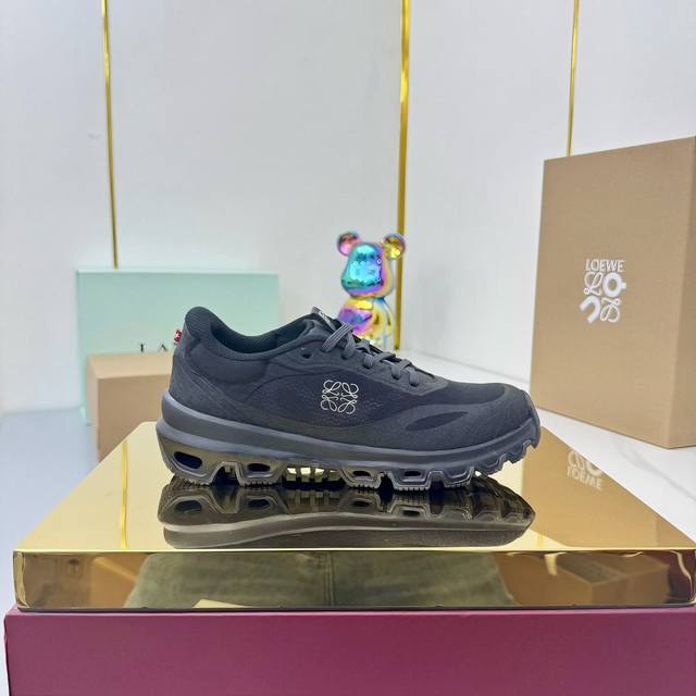 Loewe x On Cioudtilt 2.0 running shoes, a couple's pair, a new collaborative ser