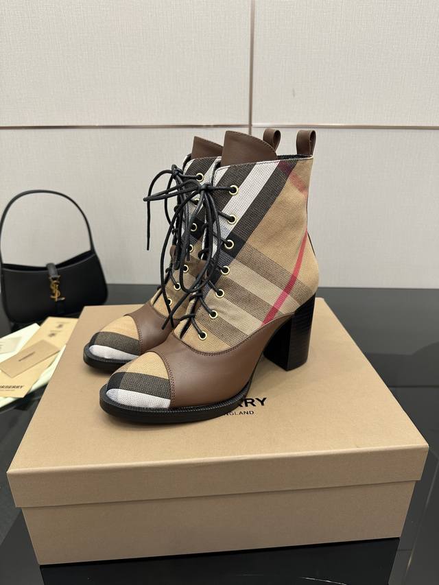High-end Burberry's latest exclusive Spring/Summer 2025 boots are retro, elegan