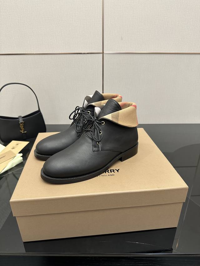High-end Burberry's latest exclusive Spring/Summer 2025 collection features ret