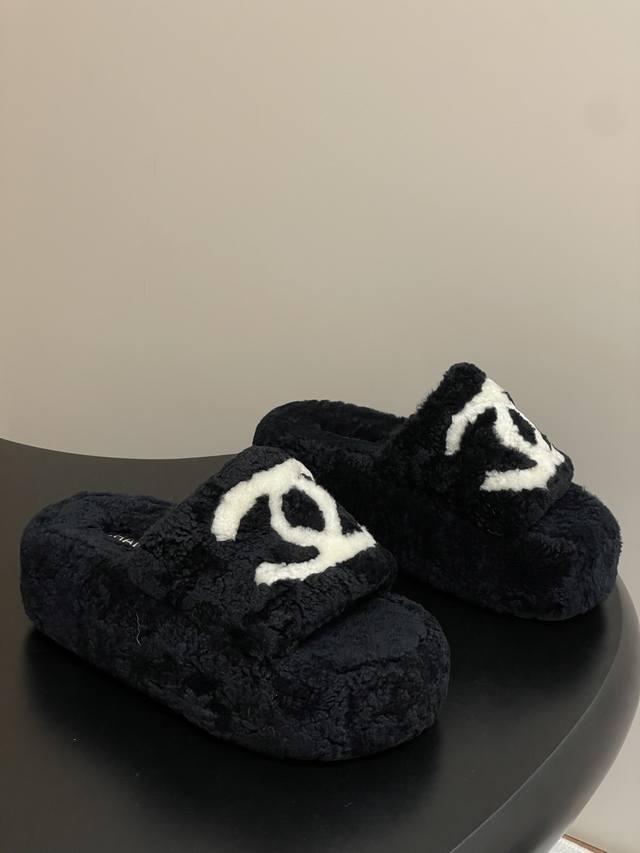 25Ss Fall/Winter new Chanel classic double C wool slippers, thick-soled furry sh