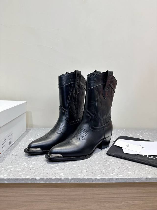 Celine 25Ss Fall/Winter New Retro Chunky-Heeled Chelsea Pointed-Toe Buckle Ankle