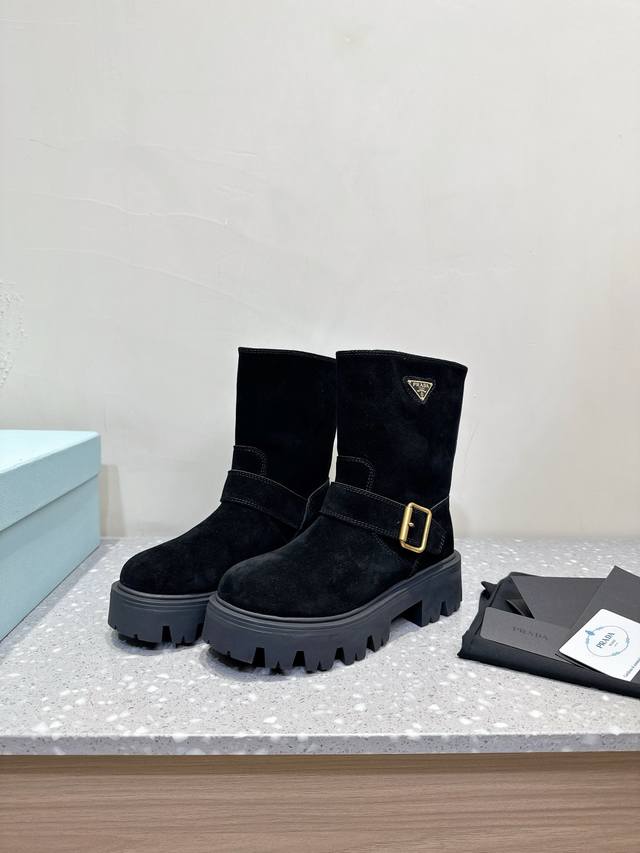 Prada 25Ss autumn/winter new classic triangle logo slip-on boots DDD. A collecti