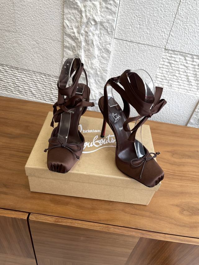 Top-of-the-line version: 390 Christian Louboutin 25Ss new autumn bow-knot stilet