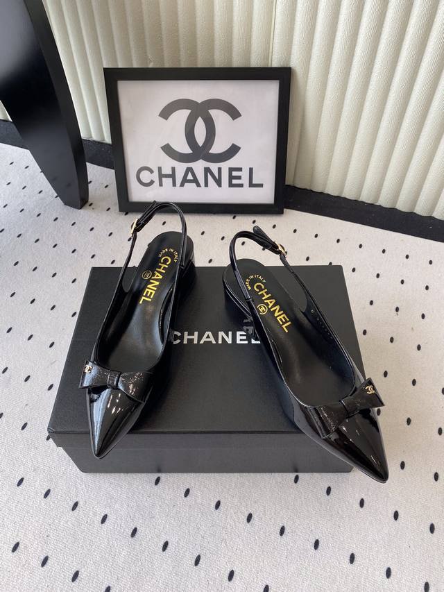 Chanel's new Mary Jane sandals, in high-end, are now available. They perfectly b