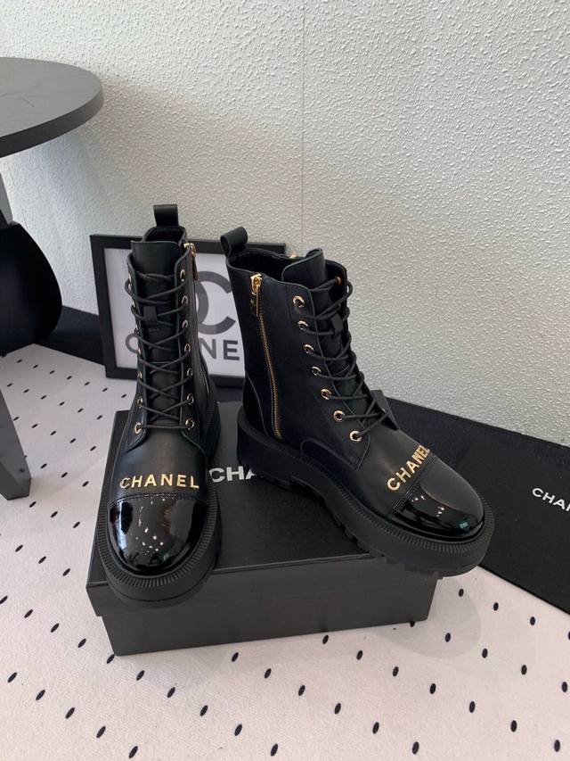 Chanel's new autumn and winter Martin boots, the top version, look super good on