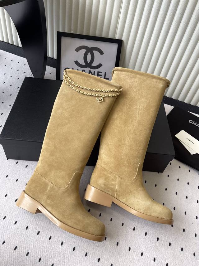 Chanel's new autumn and winter chain boots, the top version, cleverly combines t