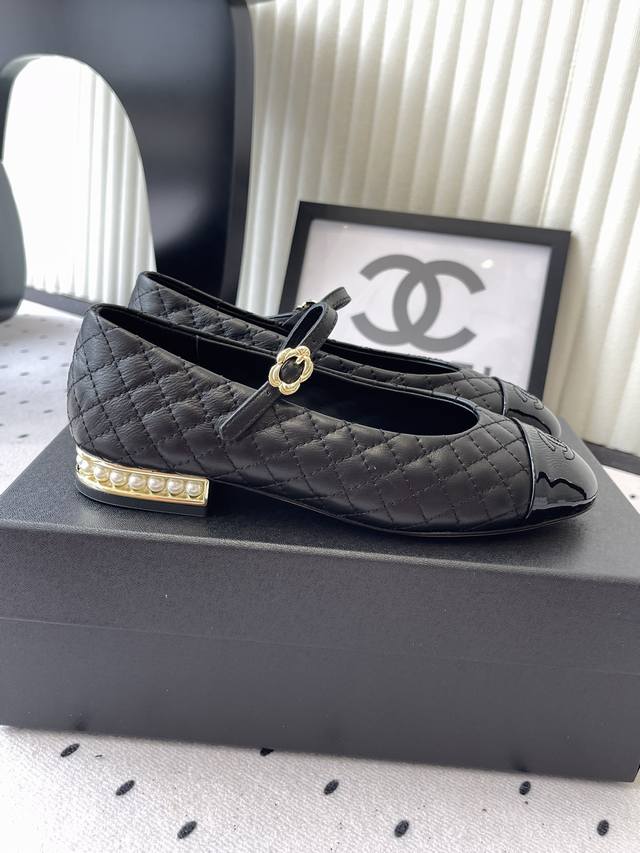 Chanel's new pearl heel shoes are worn by numerous celebrities and influencers,