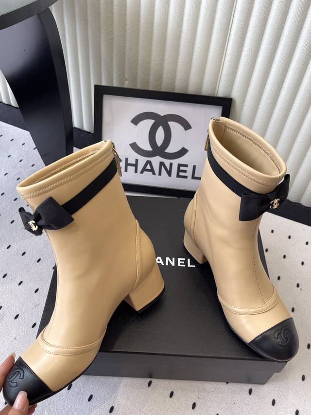 Chanel's new autumn and winter ankle boots, high version, shipped on the officia