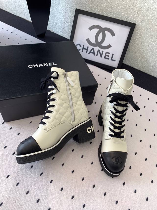 Chanel's new autumn and winter letter ankle boots high version continues the cla