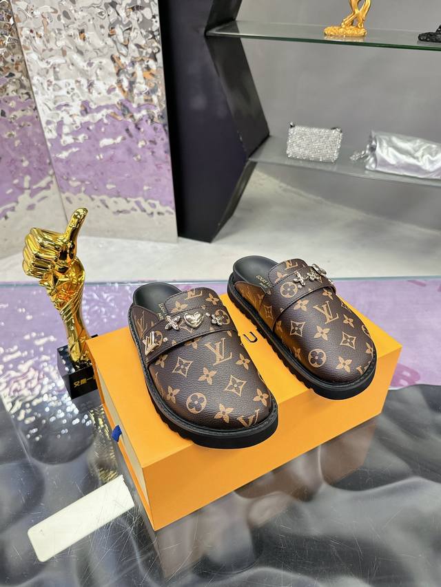 Factory Price: Couple's Style: Winterbreak Comfort Flat Slippers. These flat sl