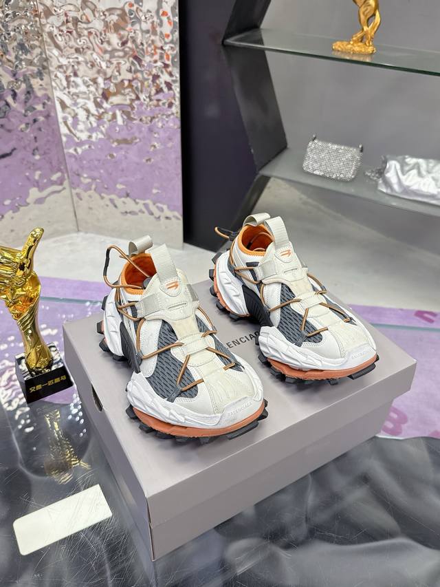 Factory Price: Balenciaga continues its unique design philosophy for the 15th ge
