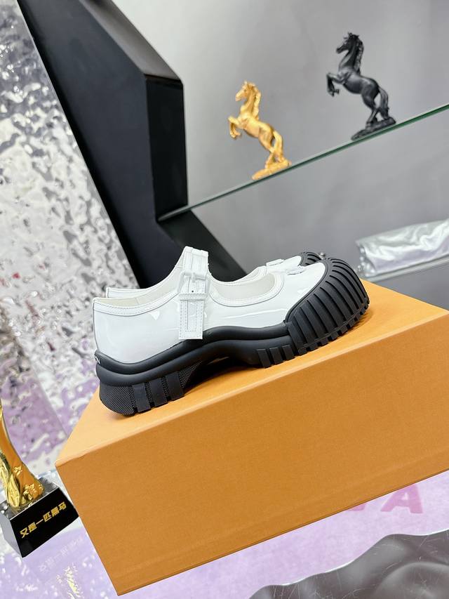 2025 Early Spring Louis Vuitton Autumn/Winter 25 new retro platform Mary Janes!