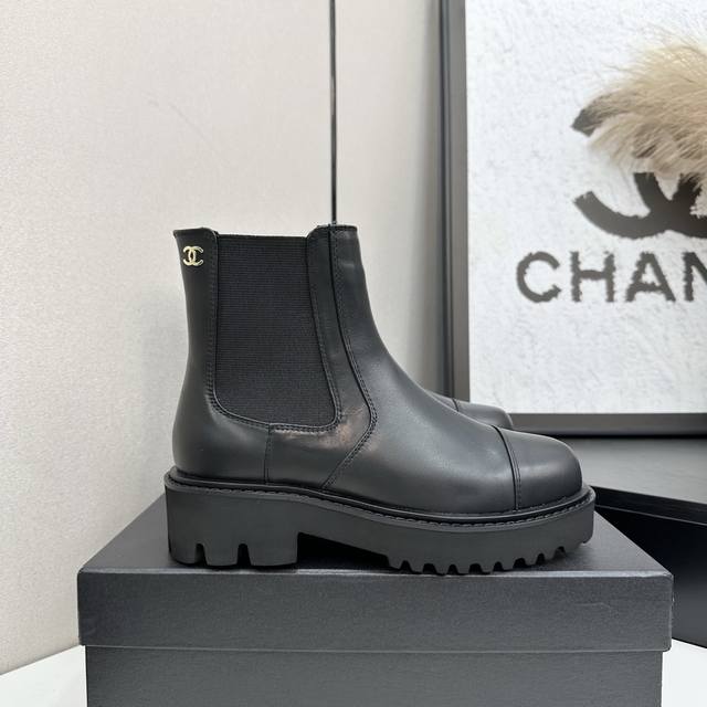 2025 Chanel ankle boots, a must-have for this autumn and winter season! Chanel's