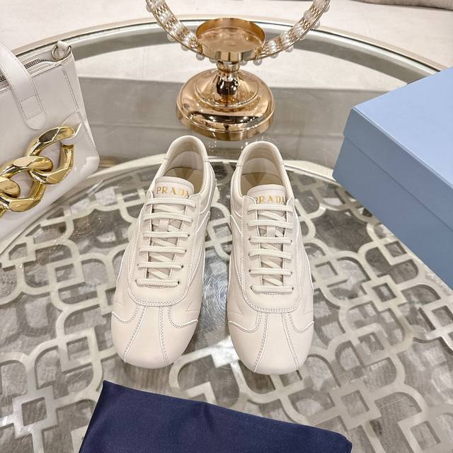 Prada, couple's casual shoes, original 1:1 development, imported cowhide fabric,